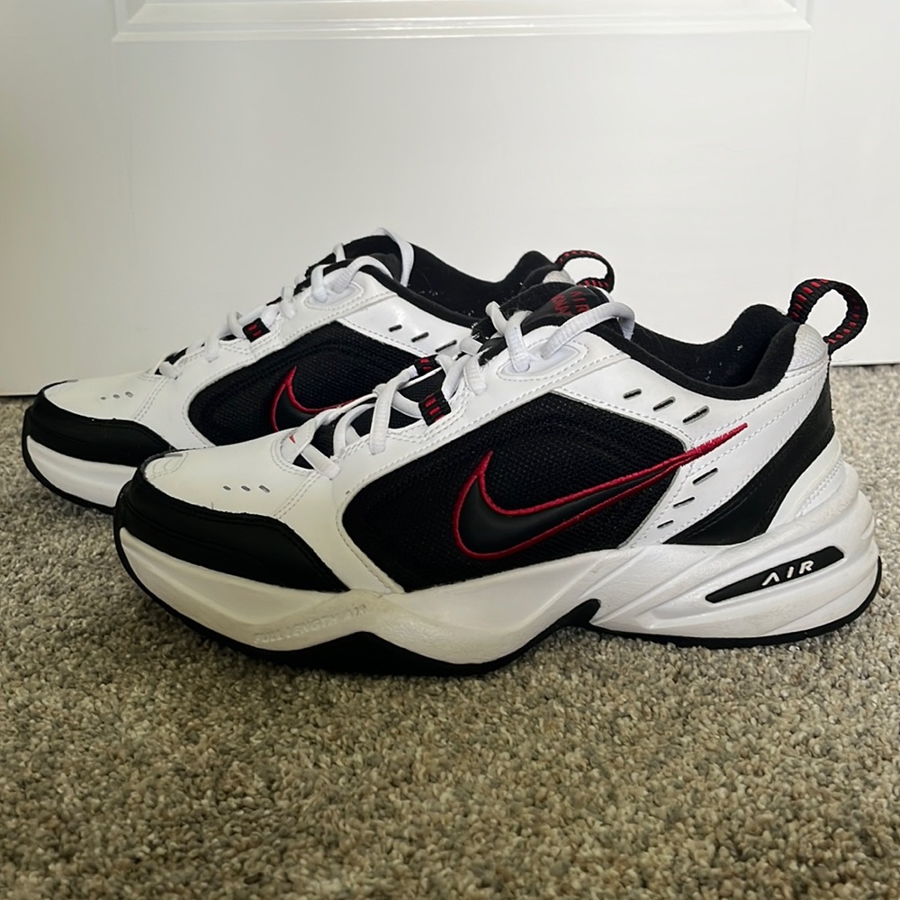 NIKE air monarch